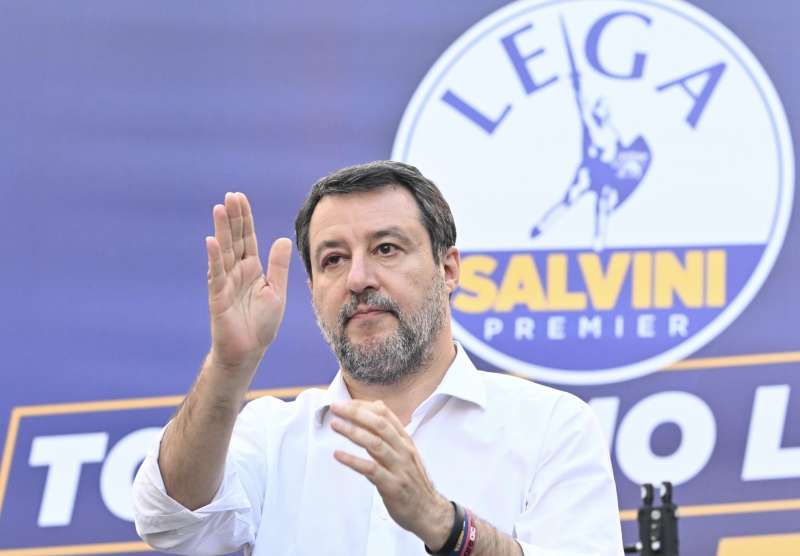 TUTTO SOMMATO MATTEO SALVINI NON HA DISTURBATO LE VACANZE DEGLI ITALIANI FACENDO IRRUZIONE CON I SUOI PROCLAMI, LE SUE DIFFIDE, I SUOI COMPIACIMENTI.